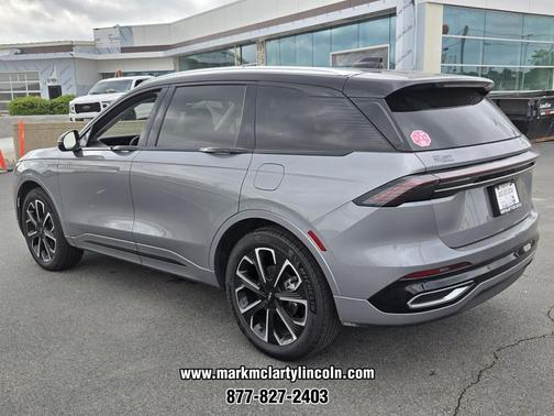 LUSTROUS GRAY METALLIC 2025 Lincoln Nautilus Reserve
