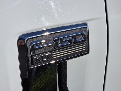 OXFORD WHITE 2022 Ford F-150 XLT