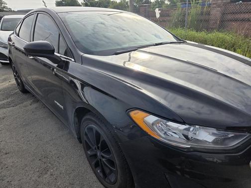Agate Black 2019 Ford Fusion Hybrid SE