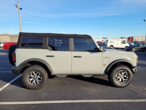 2022 Ford Bronco Badlands
