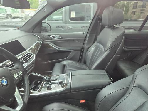 Mineral White Metallic 2020 BMW X5 sDrive40i