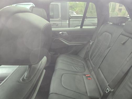 Mineral White Metallic 2020 BMW X5 sDrive40i