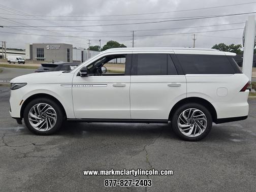 PRISTINE WHITE METALLIC 3C 2026 Lincoln Navigator Reserve