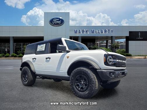 OXFORD WHITE 2026 Ford Bronco Badlands