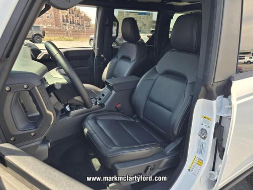 OXFORD WHITE 2026 Ford Bronco Badlands
