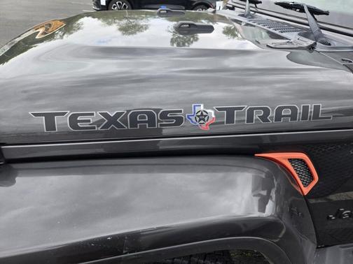 Granite Crystal Metallic Clearcoat 2023 Jeep Gladiator Texas Trail 4x4