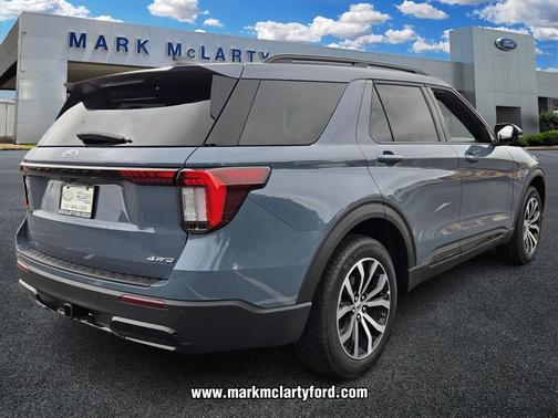 2025 Ford Explorer ST-Line