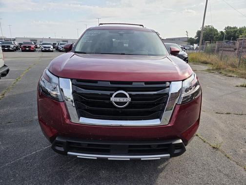 Scarlet Ember 2024 Nissan Pathfinder SL 4WD