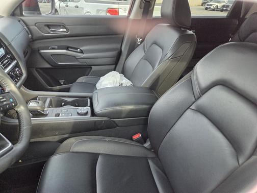 Scarlet Ember 2024 Nissan Pathfinder SL 4WD