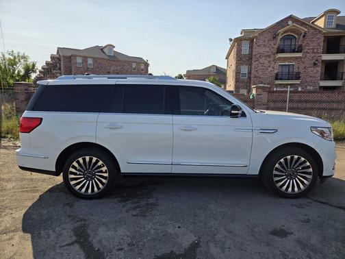 PRISTINE WHITE 2020 Lincoln Navigator Reserve