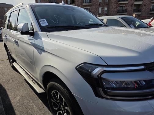 OXFORD WHITE 2023 Ford Expedition XLT