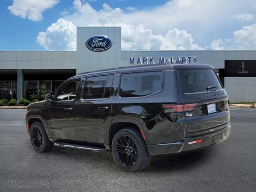 Diamond Black Crystal Pearlcoat 2025 Jeep Wagoneer Series II 4x4