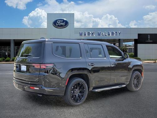 Diamond Black Crystal Pearlcoat 2025 Jeep Wagoneer Series II 4x4