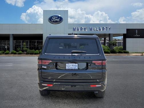 Diamond Black Crystal Pearlcoat 2025 Jeep Wagoneer Series II 4x4