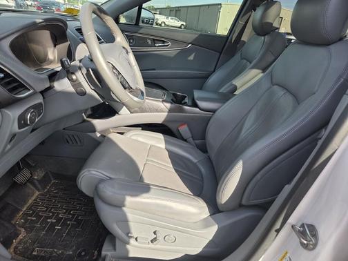 WHITE PLATINUM MET TRI-COAT 2019 Lincoln Nautilus Reserve