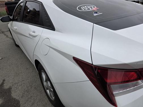 Quartz White 2022 Hyundai ELANTRA SE