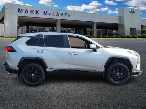 2022 Toyota RAV4 Hybrid SE