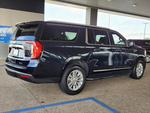 2022 GMC Yukon XL SLT