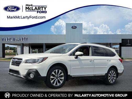 Crystal White Pearl 2019 Subaru Outback 2.5i Touring