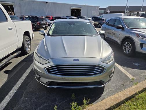 ICONIC SILVER 2020 Ford Fusion SE