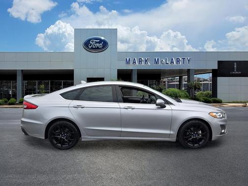 ICONIC SILVER 2020 Ford Fusion SE