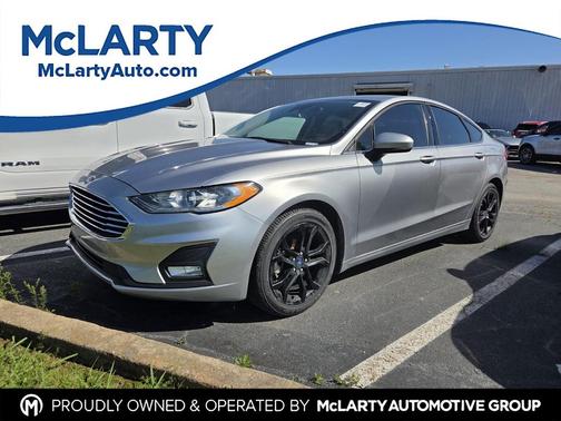 ICONIC SILVER 2020 Ford Fusion SE