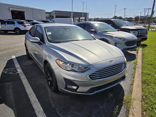 ICONIC SILVER 2020 Ford Fusion SE