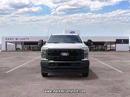 Oxford White 2027 Ford F-250 XL