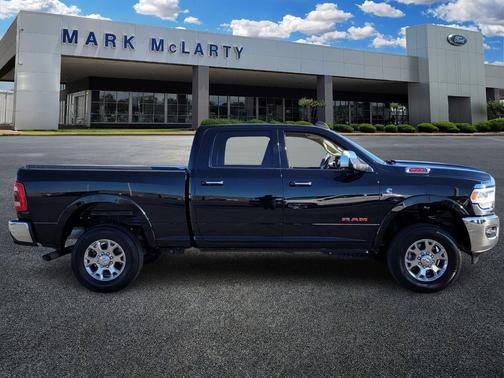 2020 RAM 2500 Laramie Crew Cab 4X4 6'4' Box