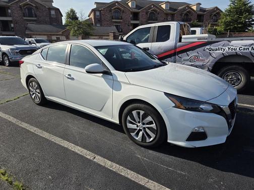 Glacier White 2022 Nissan Altima S FWD