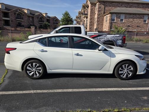 Glacier White 2022 Nissan Altima S FWD