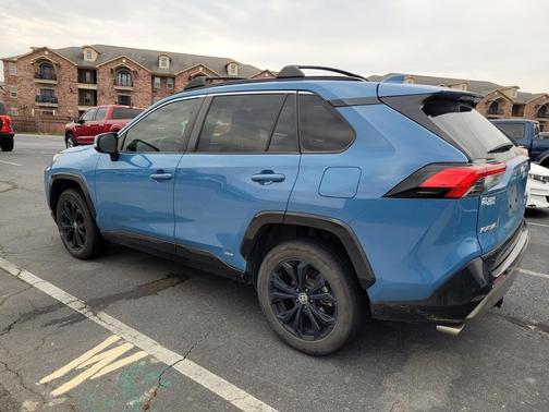 2022 Toyota RAV4 Hybrid SE