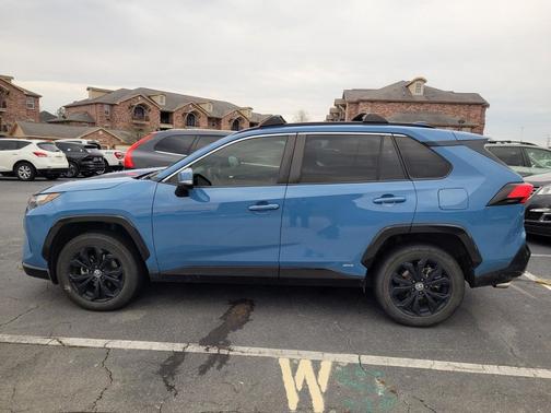 2022 Toyota RAV4 Hybrid SE