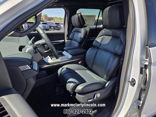 CRYSTAL WHITE METALLIC CC 2026 Lincoln Navigator Reserve