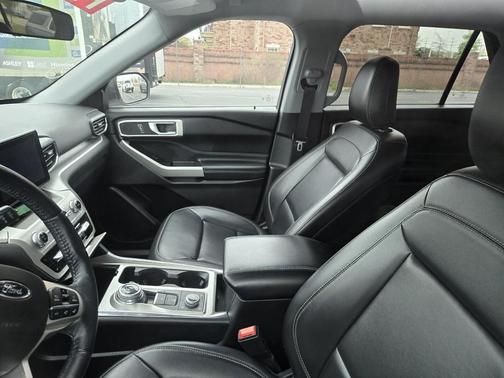 OXFORD WHITE 2022 Ford Explorer XLT