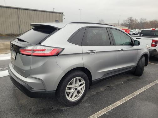 2023 Ford Edge SE
