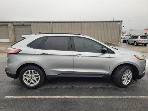 2023 Ford Edge SE
