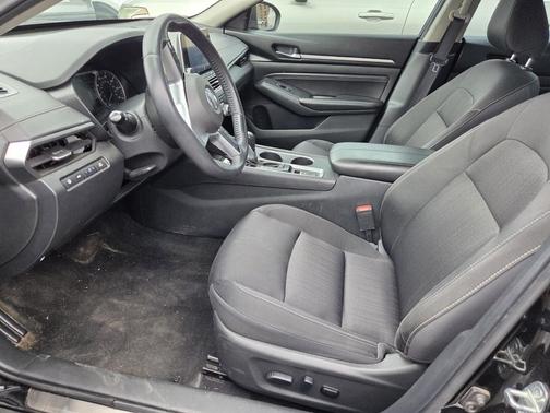 Super Black 2019 Nissan Altima 2.5 SV