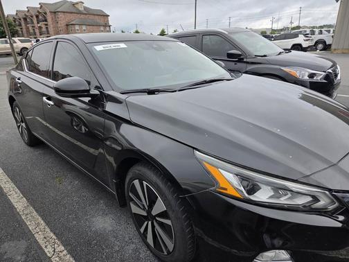 Super Black 2019 Nissan Altima 2.5 SV