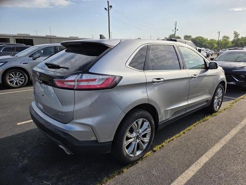 ICONIC SILVER 2022 Ford Edge Titanium