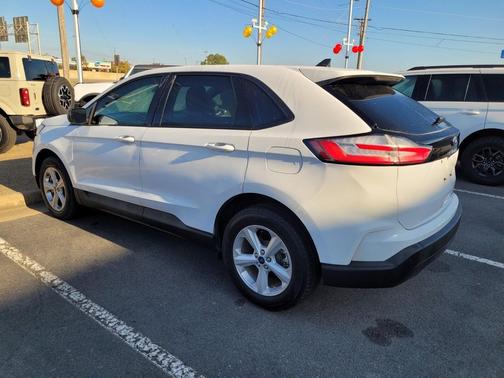 2021 Ford Edge SE