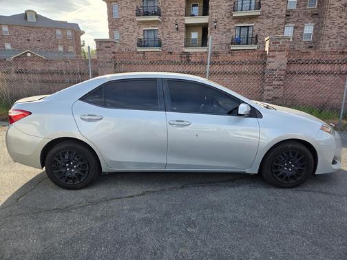Classic Silver Metallic 2018 Toyota Corolla LE