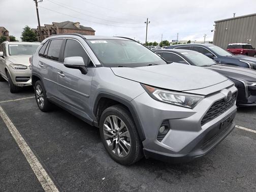 Silver Sky Metallic 2019 Toyota RAV4 XLE Premium