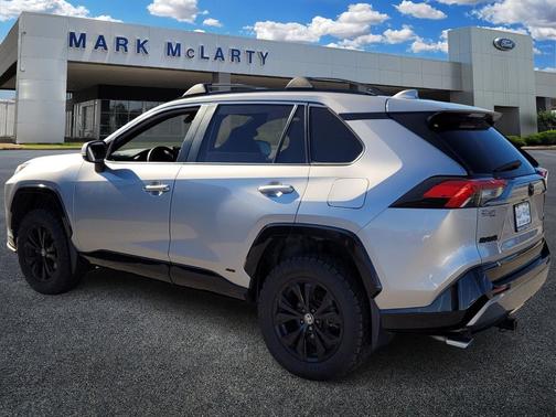 2022 Toyota RAV4 Hybrid SE