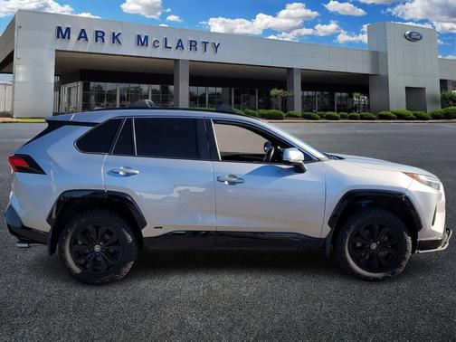 2022 Toyota RAV4 Hybrid SE