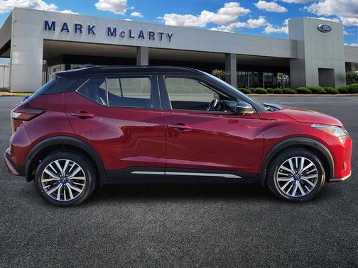 2023 Nissan Kicks SR