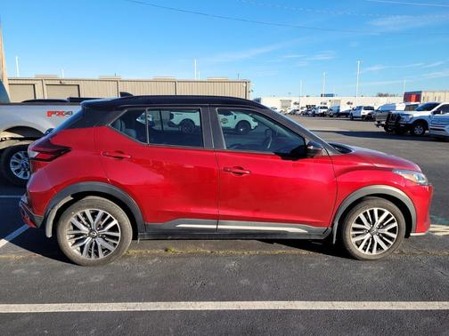 2023 Nissan Kicks SR