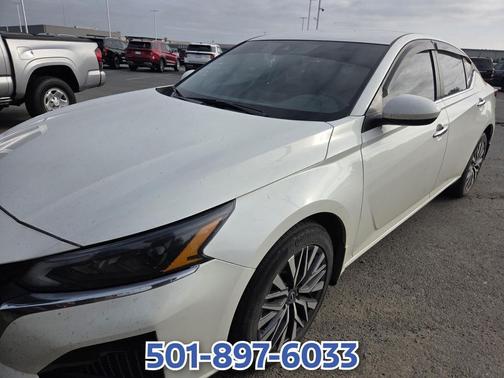 Pearl White Tricoat 2023 Nissan Altima 2.5 SV