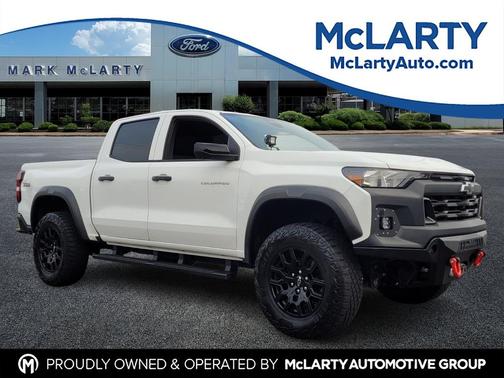 Summit White 2023 Chevrolet Colorado Trail Boss Truck