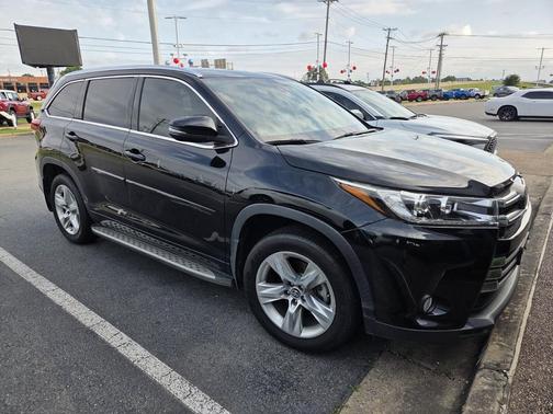 Midnight Black Metallic 2017 Toyota Highlander Limited